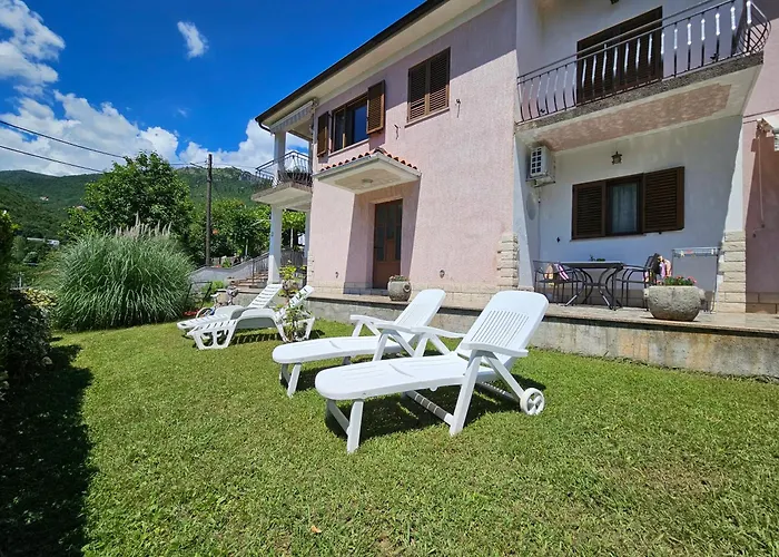 Apartments & Rooms Mikleus