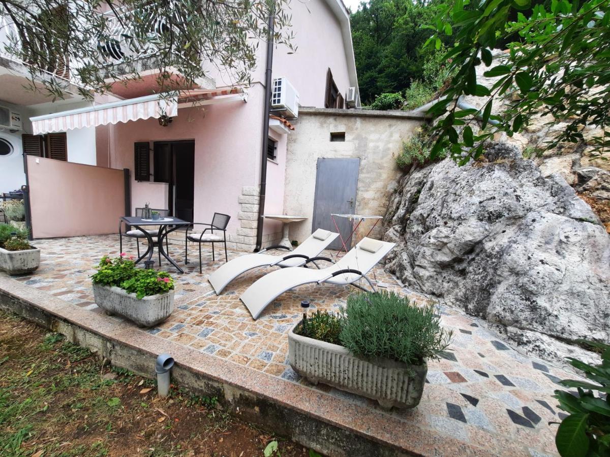 Apartment Apartments & Rooms Mikleus