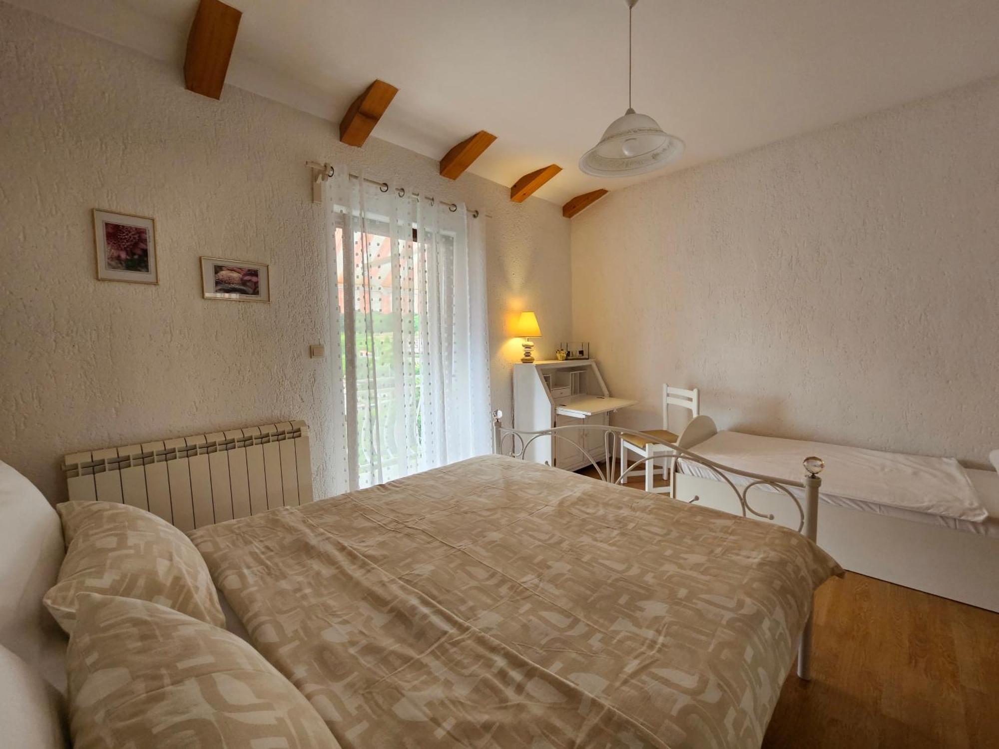Apartment Apartments & Rooms Mikleus *