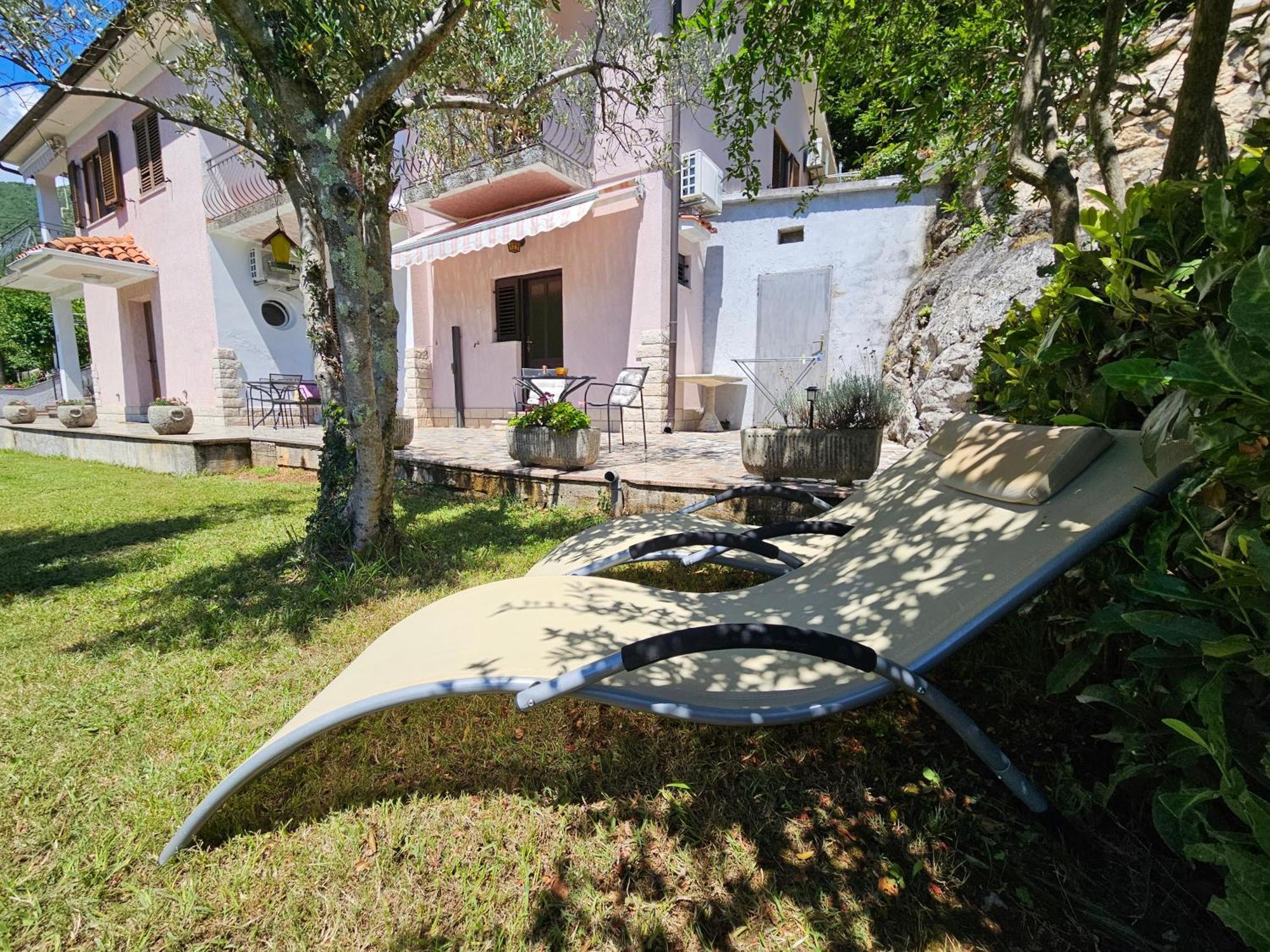 Apartments & Rooms Mikleus
