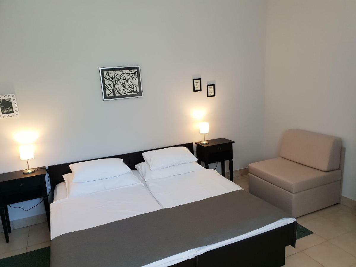 Apartment Apartments & Rooms Mikleus *