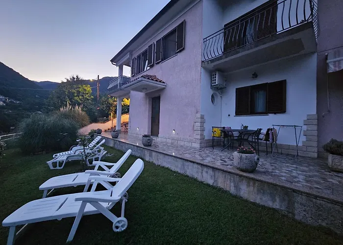 Apartments & Rooms Mikleus