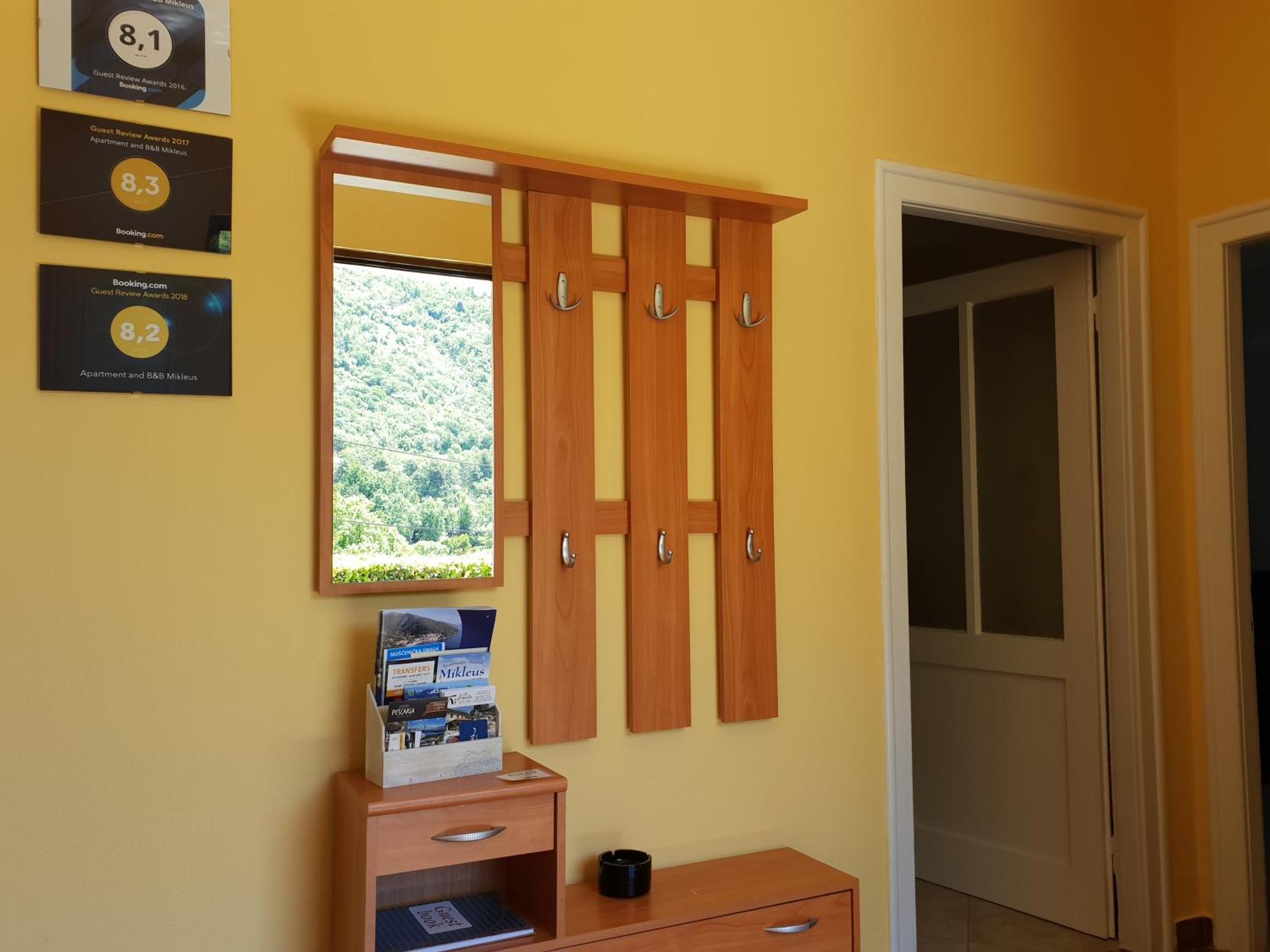 Apartment Apartments & Rooms Mikleus *