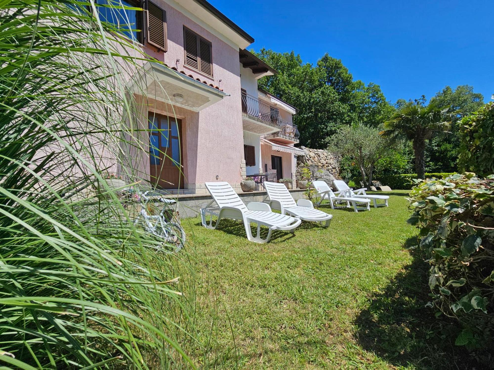 Apartment Apartments & Rooms Mikleus *