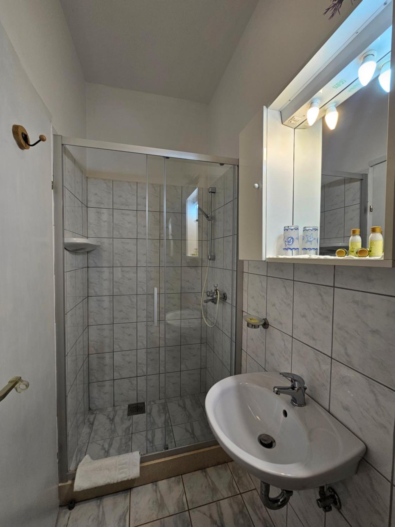 Apartment Apartments & Rooms Mikleus