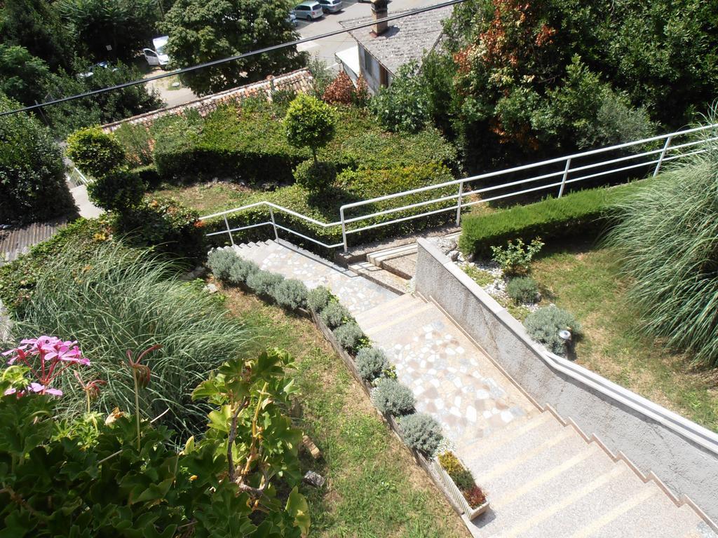 Apartment Apartments & Rooms Mikleus